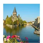 Large Duplex Near Luxembourg Διαμέρισμα *