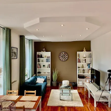 Large Duplex Near Luxembourg דירה לונווי