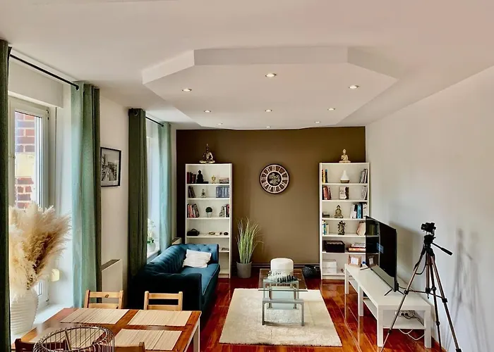 Large Duplex Near Luxembourg דירה לונווי