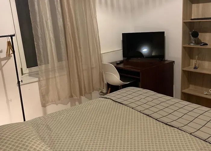 Large Duplex Near Luxembourg דירה *