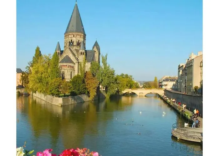 Large Duplex Near Luxembourg דירה *