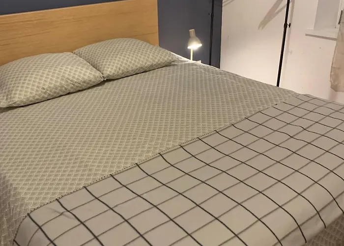 Large Duplex Near Luxembourg דירה לונווי