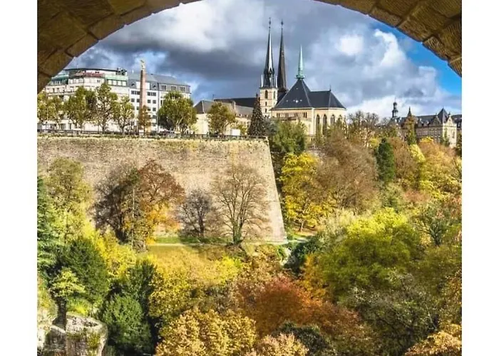 Large Duplex Near Luxembourg לונווי
