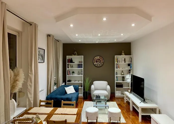 Large Duplex Near Luxembourg לונווי